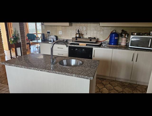 4 BEDROOM HOUSE FOR SALE IN MANABA BEACH